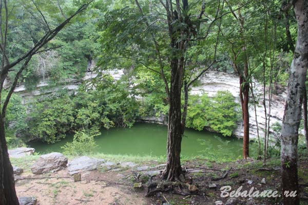 Сенот Саградо-де-Чичен-Ица он же Священный сенот (Cenote Sagrado de Chichen Itza)